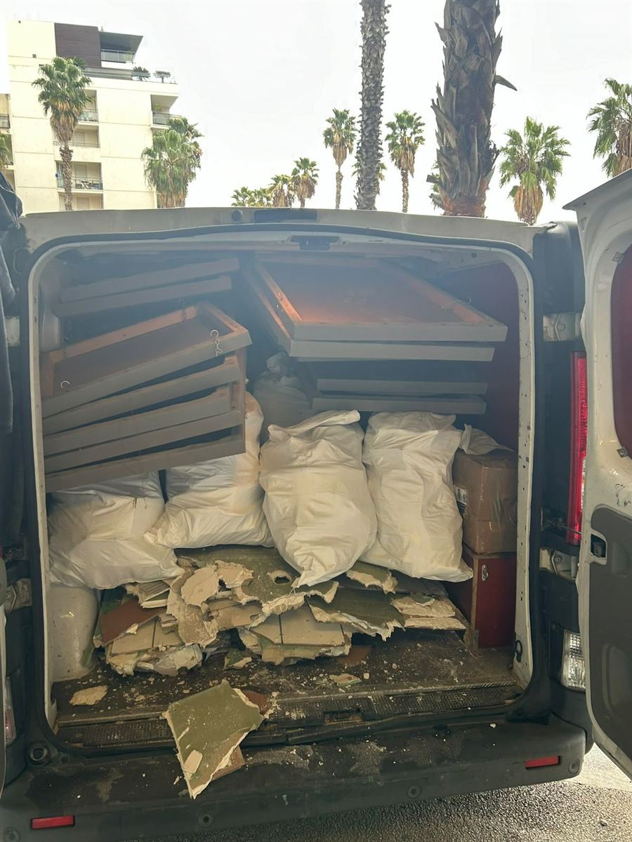 Van rempli lors d'un débarras d'encombrants à Montpellier